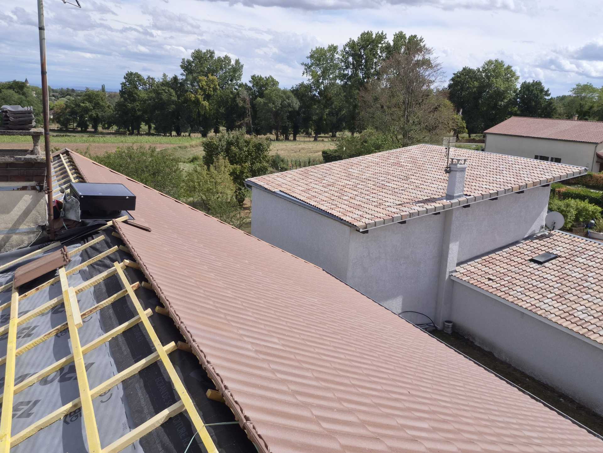 Remplacement de toiture en cours par CTH Ain